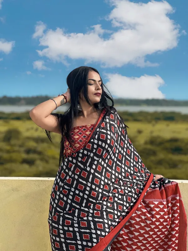 HANDICRAFT_WOMEN'S_Ikkat_PRINT_PURE_SOFT_COTTON_SAREE_WITH_BLOUSE_PIECE_With_Blouse_Piece